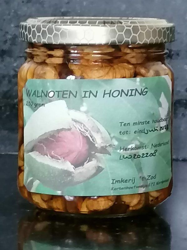 Kortenhoefse walnoten in honing, overhitte honing