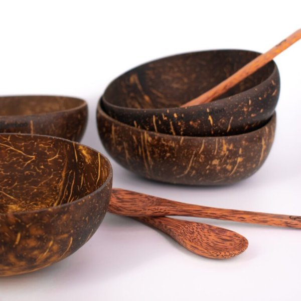 Kokosnoot kommen met houten lepels (set van 4)