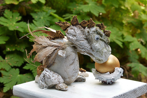 Sculptuur "Draco Beschermer van het Gouden Ei"