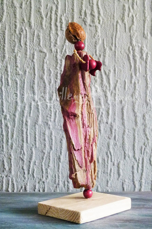 Sculptuur "Lady in red"