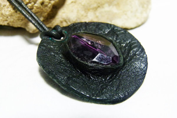 Lederen hanger "Black Purple Glass"