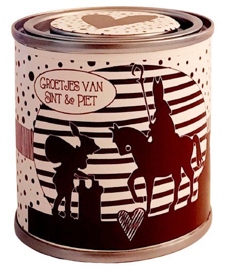 Blikje met tekst ''Groetjes van Sint & Piet'' 6,2 cm x 6,2 cm gevuld met kruidnootjes