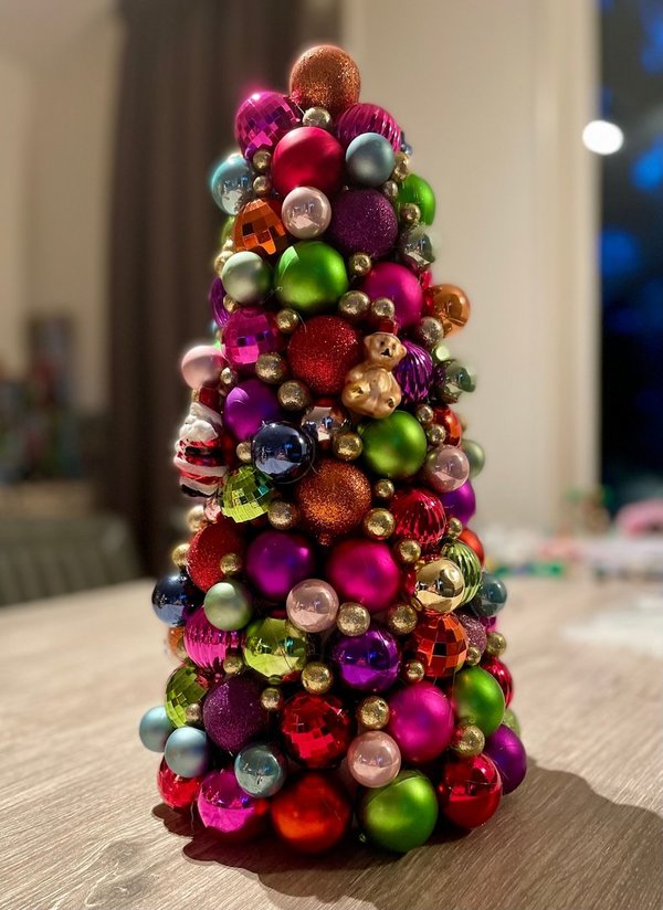 VOORLOPIG VOLGEBOEKT! Kerstboom "Bonte kleuren", kerstdecoratie, kerstballenboom