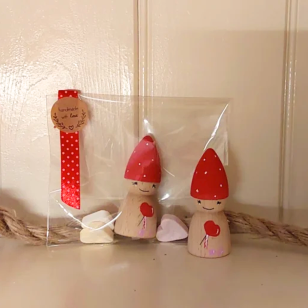 Peg Doll Kabouter "Valentijn / Moederdag", houten popje, gelukspopje (per stuk)