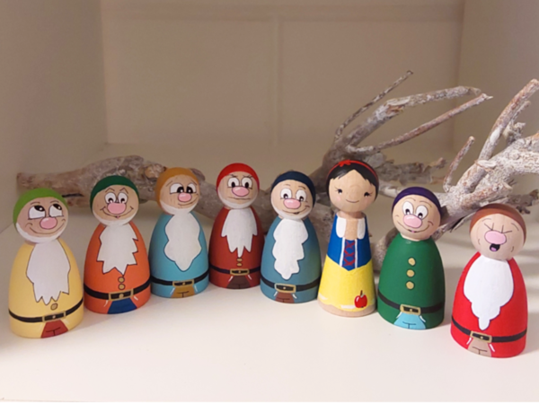 Peg Doll "Sneeuwwitje en de Zeven Dwergen", houten popjes, gelukspopje (set van 8)