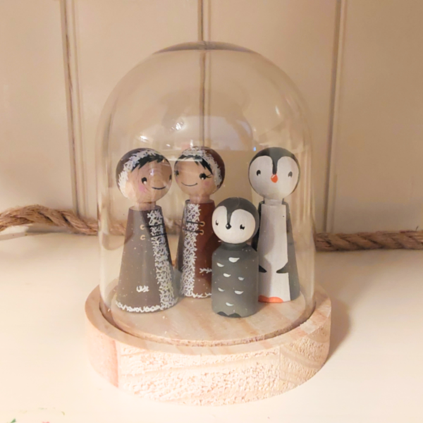 Peg Doll "Winterset", Peg Dolls in glazen stolp, houten popjes (set van 4)